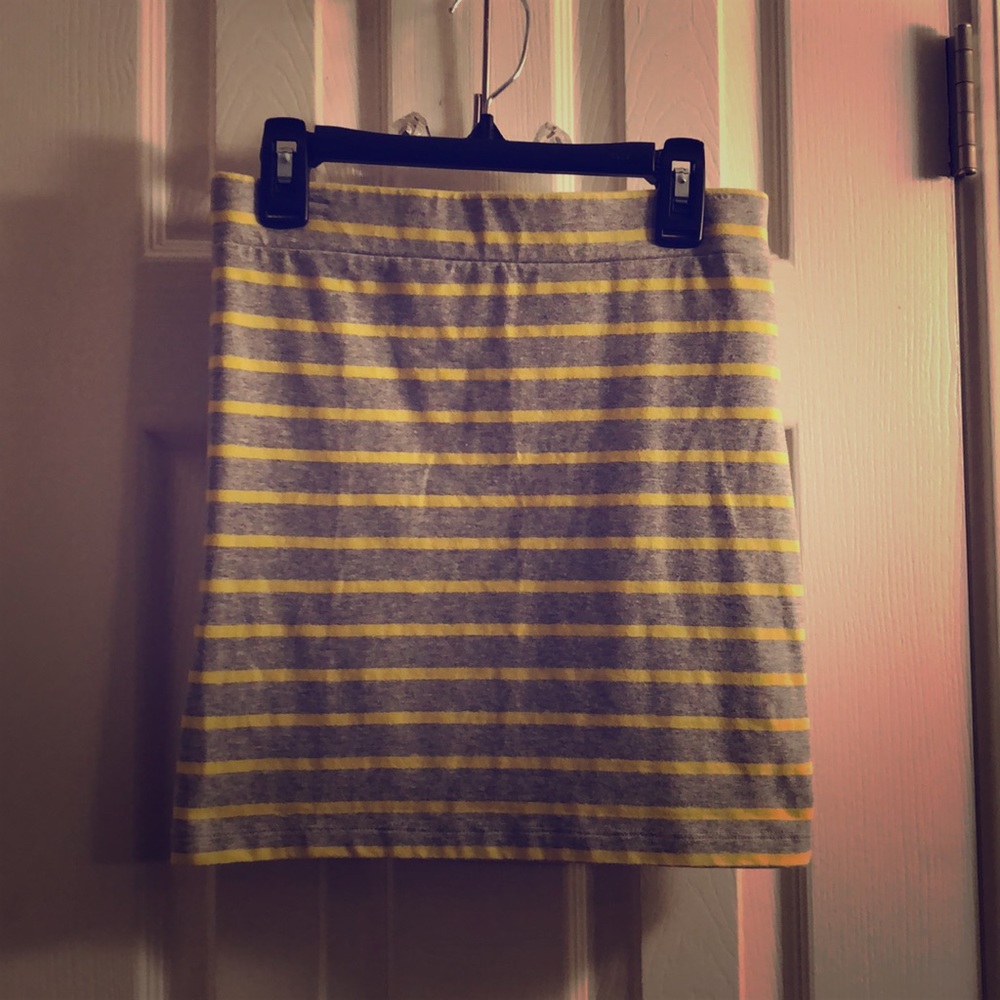 Forever 21 grey & yellow skirt size small